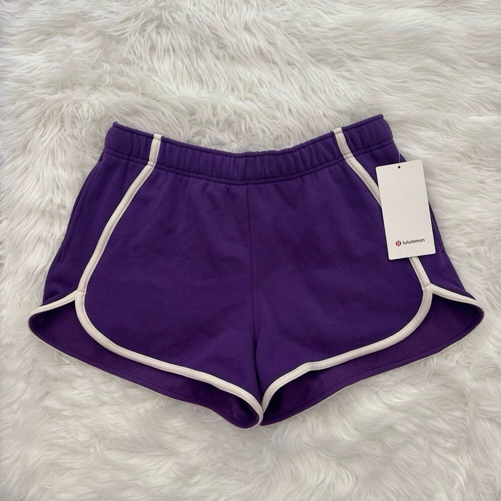 Lululemon Scuba Mid-Rise Oversized Shorts 3" College Purple Light Ivory Large